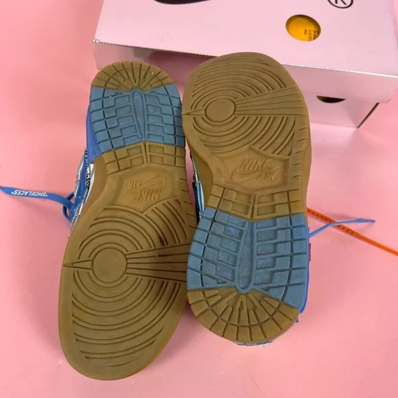 Off-White : Nike Air Rubber Dunk - Picture 5 of 11